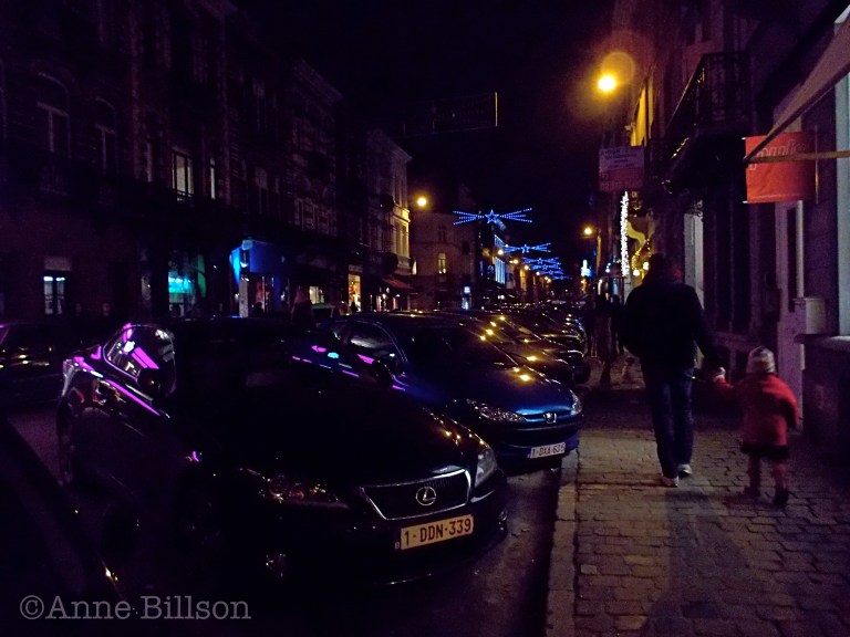 Blauwe en paarse lichten: Edelknaapstraat, Elsene.