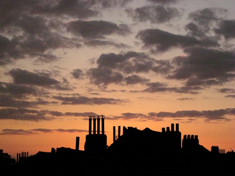 Paarse wolken: St-Gilles.