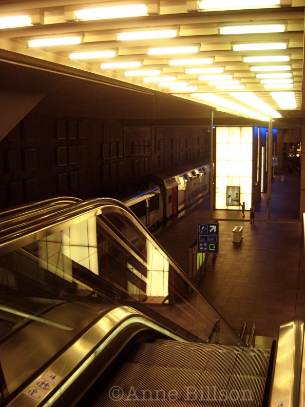 Antwerpen Station: roltrap naar het perron eronder.