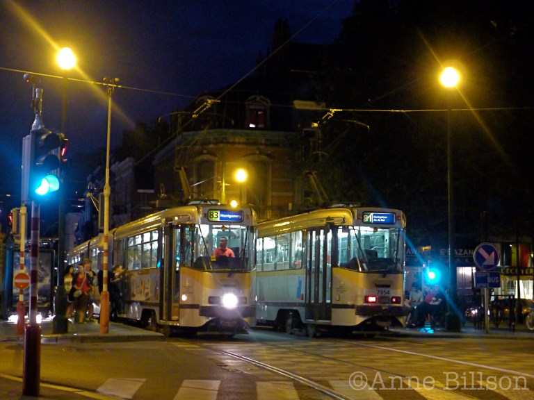 Nacht trams: Baljuw tramhalte, Louizalaan, Elsene.
