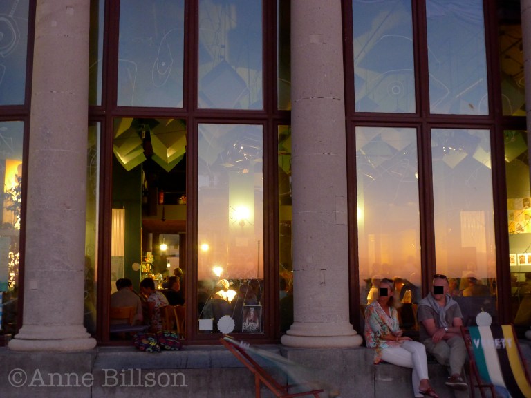 Vrijstaat O: Zeedijk 10, Oostende.