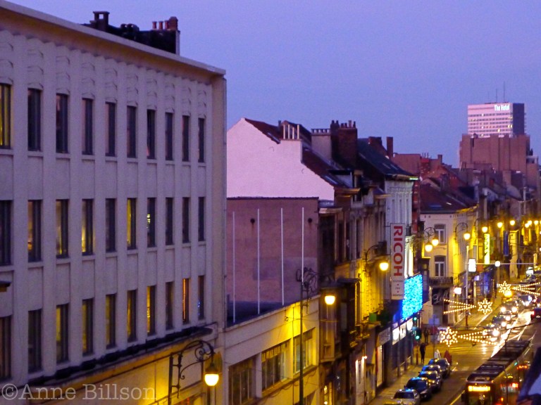 Op de weg van mijn raam: Charleroise Steenweg, Sint-Gillis.
