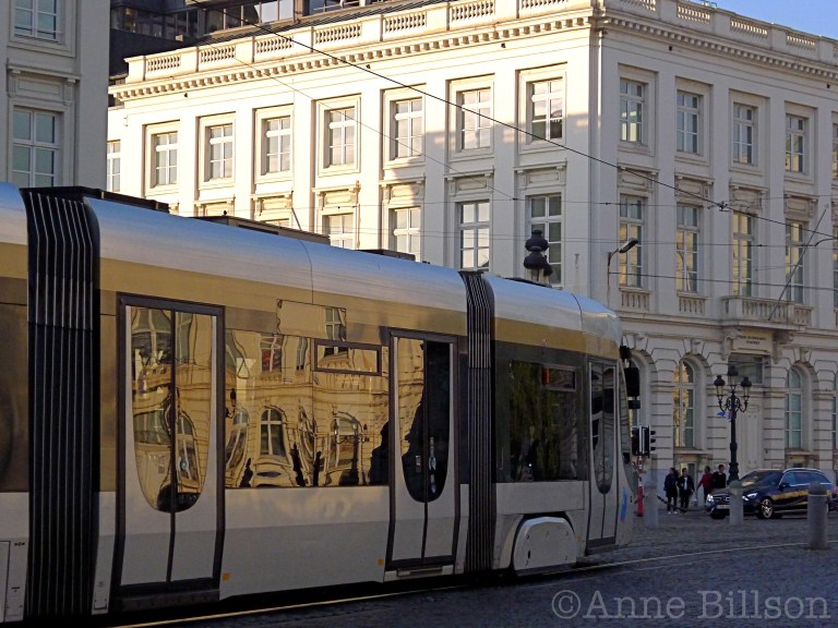 Reflecterende tram: Koningsplein, Brussel.