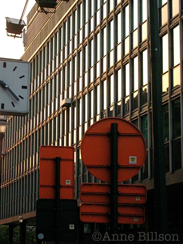 Achterkant van het verkeersbord: Brussel.