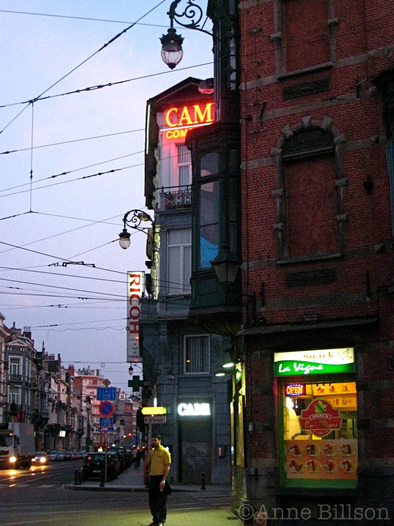 Gele T-shirt: Charleroise Steenweg, Sint-Gillis.
