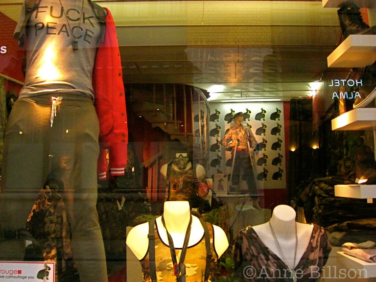 "Fuck peace": Spoormakersstraat, Brussel.