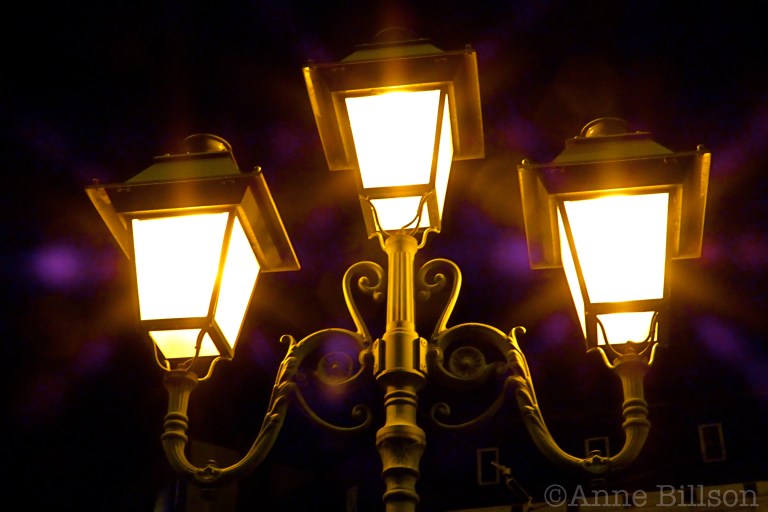 Driekoppige straatlantaarn: Charleroise Steenweg, Sint-Gillis.