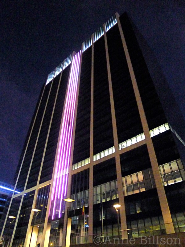 Finance Tower bij nacht: Kruidtuinlaan, Brussel.