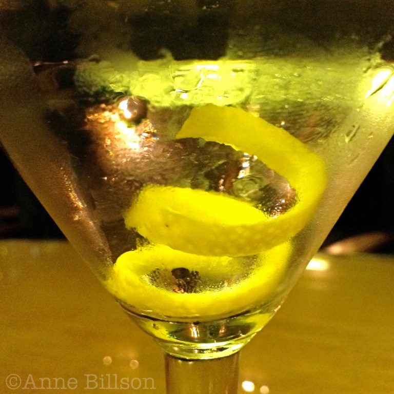 Tanqueray Dry Martini: L'Archiduc, Antoine Dansaertstraat 6, Brussel.