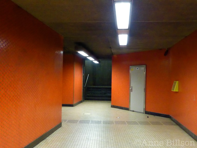 Ingang van metrostation Ijzer: Antwerpselaan, Brussel.