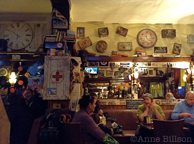 Sam café panorama: Charleroise Steenweg, 171, Sint-Gillis.