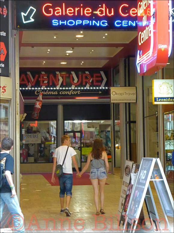 Aventure cinéma confort: Centrumgalerij, Kleerkoperstraat 57, Brussel. 