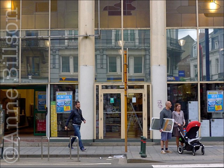 Brico spiegel: Charleroise Steenweg, Sint-Gillis.