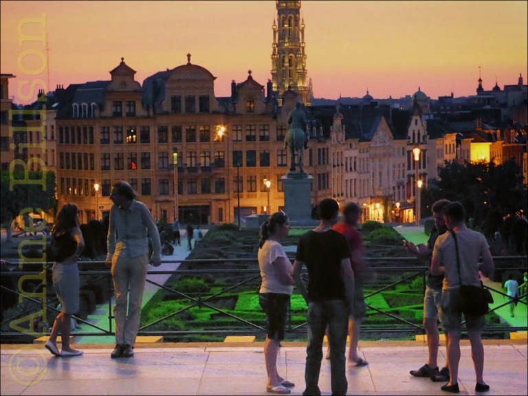  August 3, 2014annebillsonBrussels, Kunstberg, Mont des Arts, sunsets, twilight Leave a comment Edit Kunstberg schemering: Kunstberg, Brussel. Kunstberg schemering: Kunstberg, Brussel. 