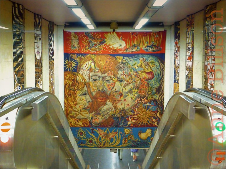 Louiza metrostation (kunstenaar: Edmond Dubrunfaut): Louizaplein, Brussel.