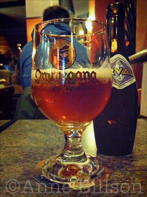 Orval, 6.2%, in een Ommegang glas: The Duke, Waterleidingsstraat 111, Elsene. 