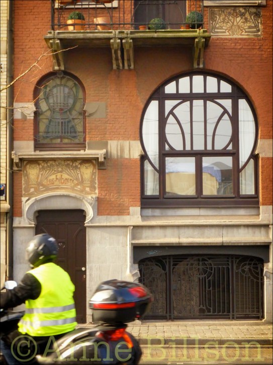 Les Hiboux met motorrijder: Brugmannlaan, Sint-Gillis.