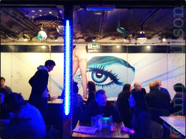 Offscreen bar: Cinema Nova, Alsembergstraat 3, Brussel.