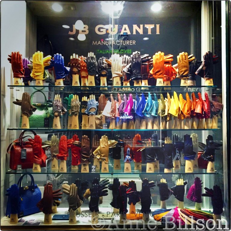 Handschoenen: Koninklijke Sint-Hubertusgalerijen, Brussel.