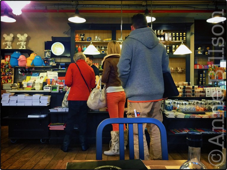 Het ziekenhuis cadeauwinkel: Ziekenhuis Edith Cavell: Edith Cavellstraat 32, Ukkel.