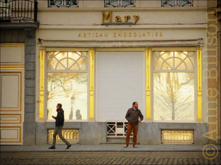 Mary: Koningsstraat 73, Brussel.