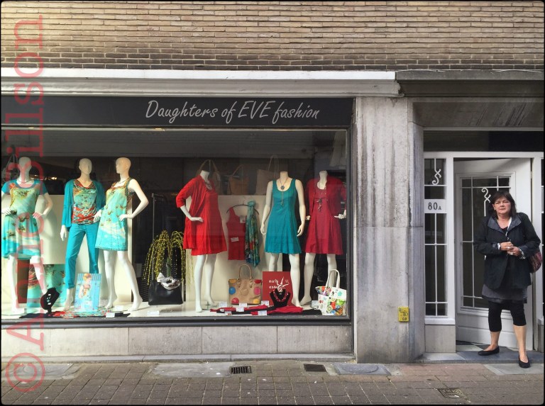 Daughters of Eve: Christinastraat, Oostende.