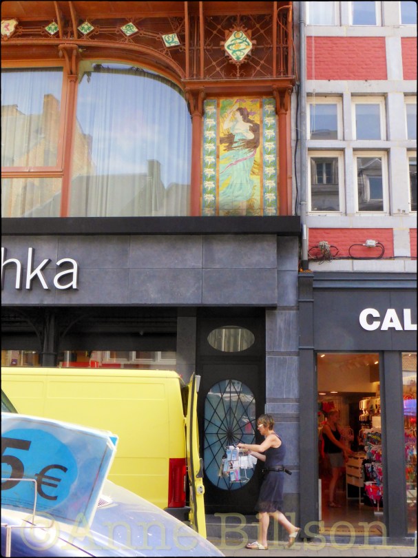 Bershka: Rue de Fer, Namen.