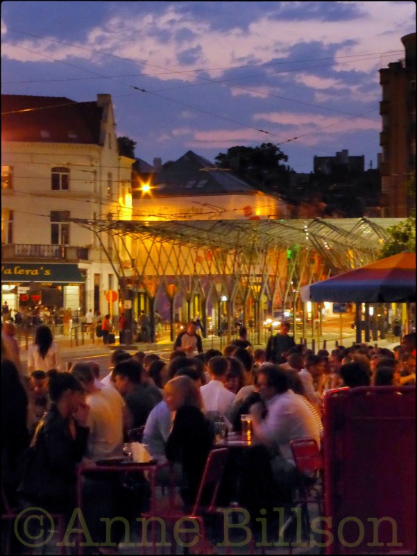 Flageyplein bij schemering: Eugène Flageyplein, Elsene.