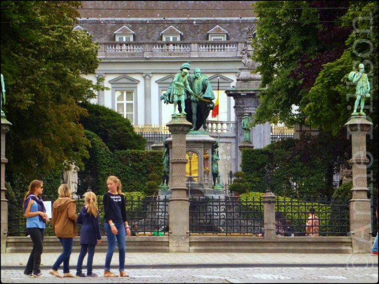 Vier meisjes: Kleine Zavel, Brussel.