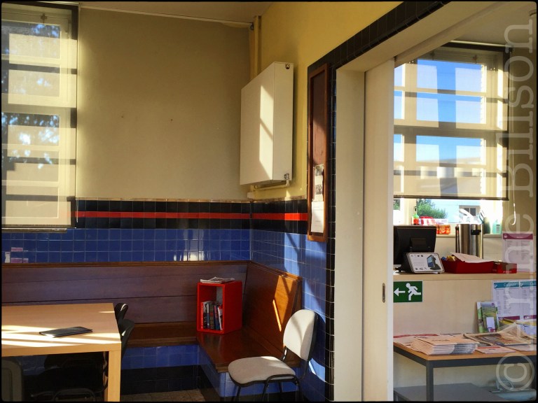 Treinstation wachtkamer: Zeebrugge-Dorp.