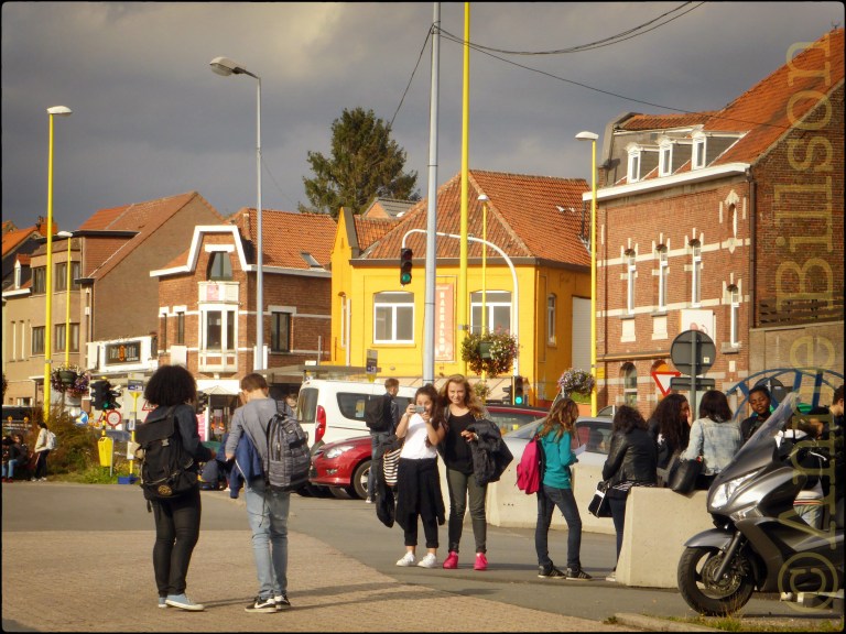 Roze sneakers: Grimbergen Stelplaats, Grimbergen.