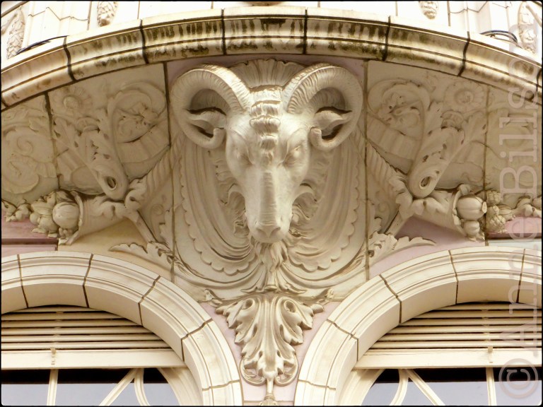 Geit hoofd venster (architect: August Poppe, 1911): Prinses Clementinalaan, Gent.