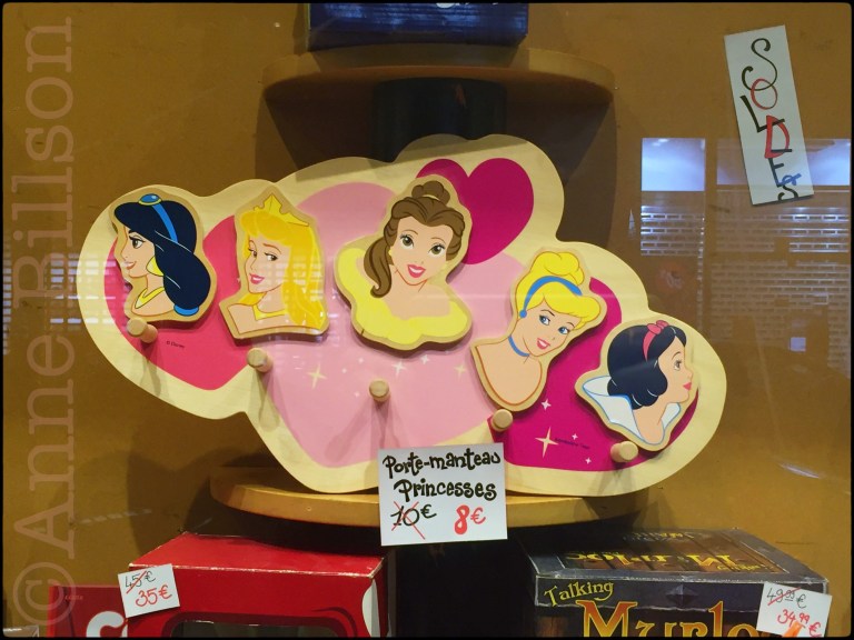 Porte-manteau princesses: Baljuwstraat, Elsene.