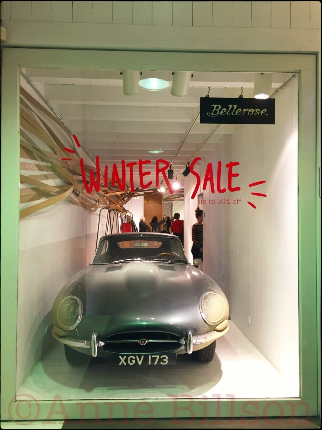 Winter sale: Bellerose, Stefaniaplein 5, Sint-Gillis.