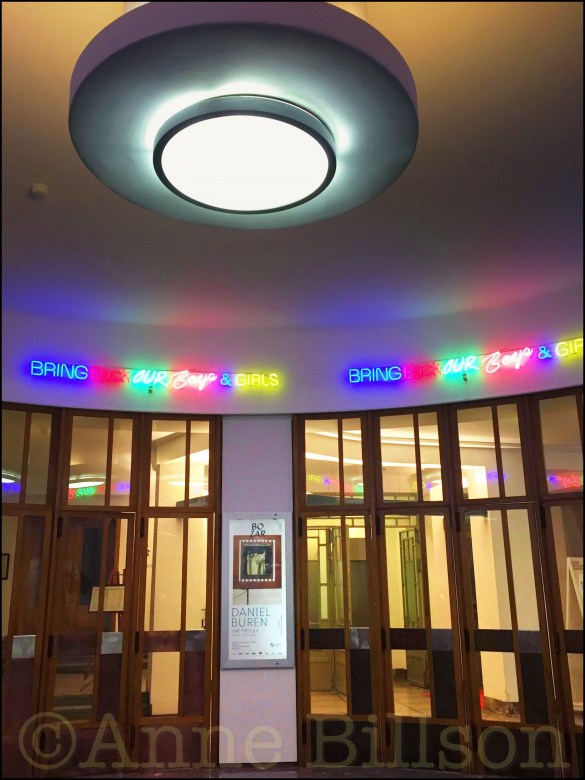 Bring back our boys & girls: Bozar, Ravensteinstraat, Brussel.